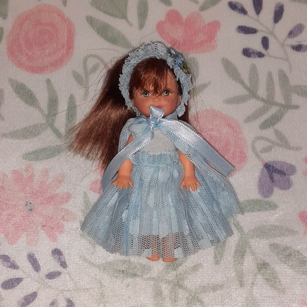 Mattel's Kelly Barbie's little sister Articulated knees brown hair